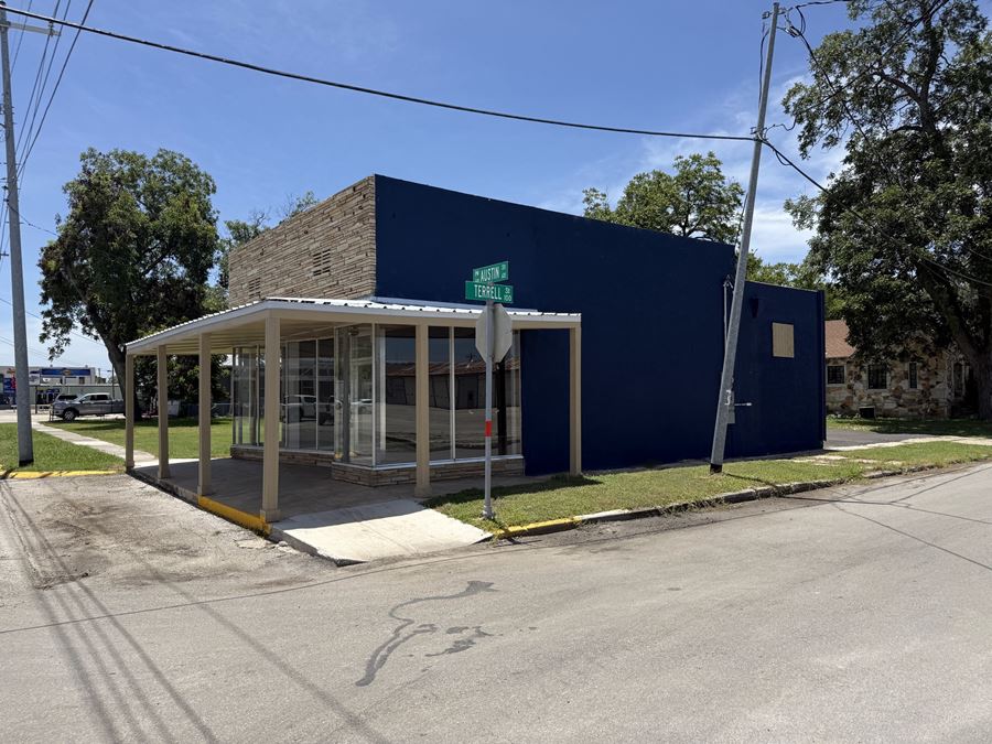 On the Downtown Fringe | Refurbished and Versatile