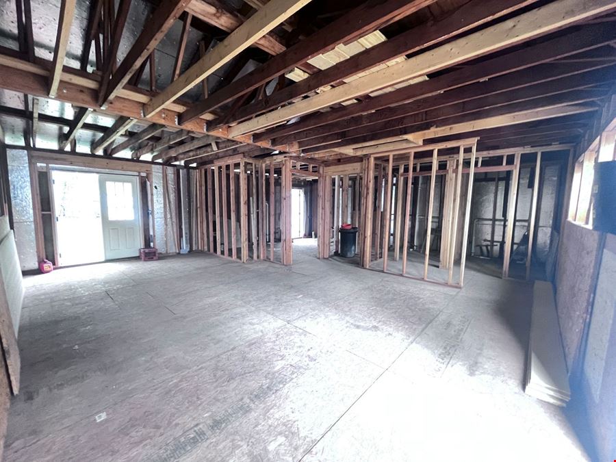 527 E Main St