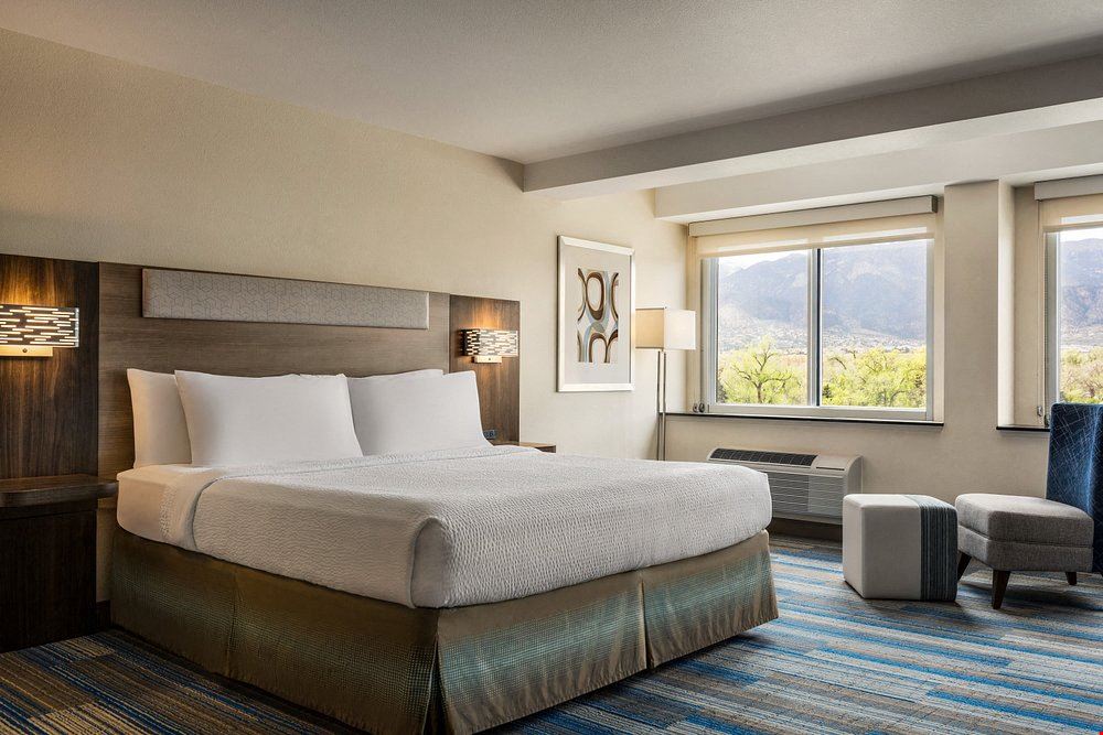 Holiday Inn Express & Suites Colorado Springs Central