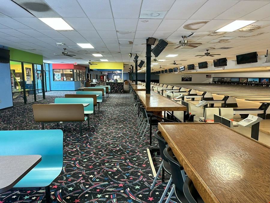 30,000 SF Building on 3.3 Acres – Former Bowling Alley