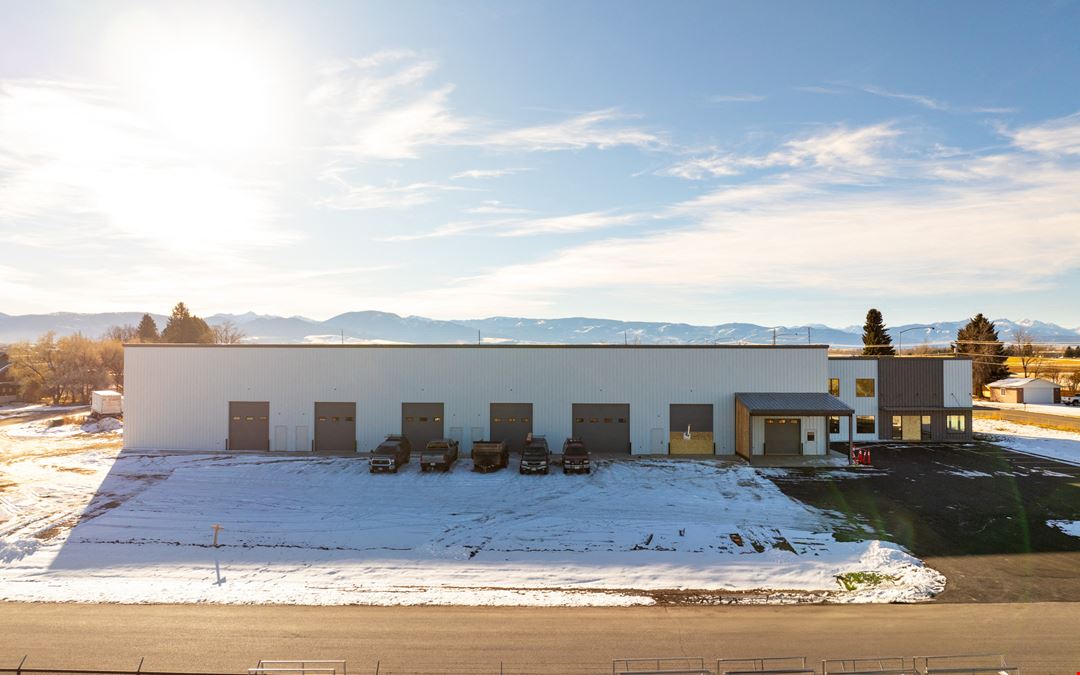 Clear Span Warehouse Space