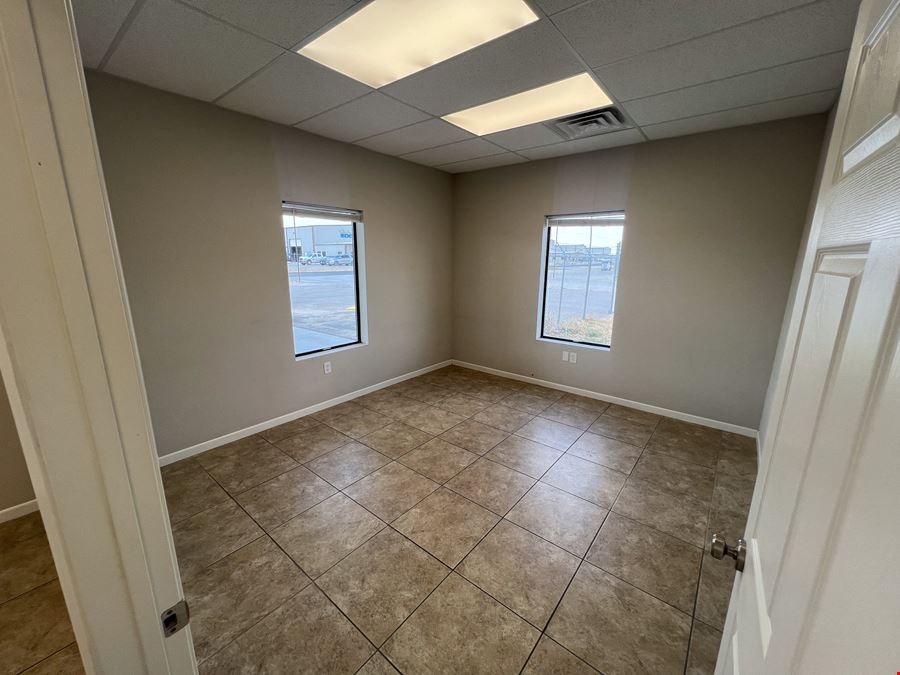 Office/Warehouse w/ Wash-Bay