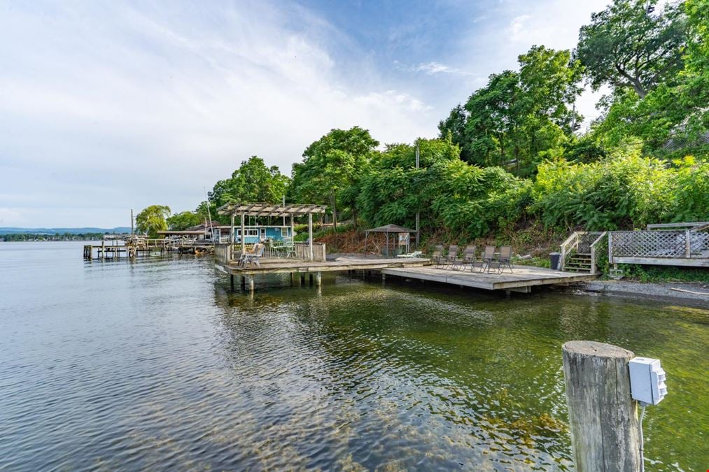 Admiral Peabody's  Lakeside Lodging