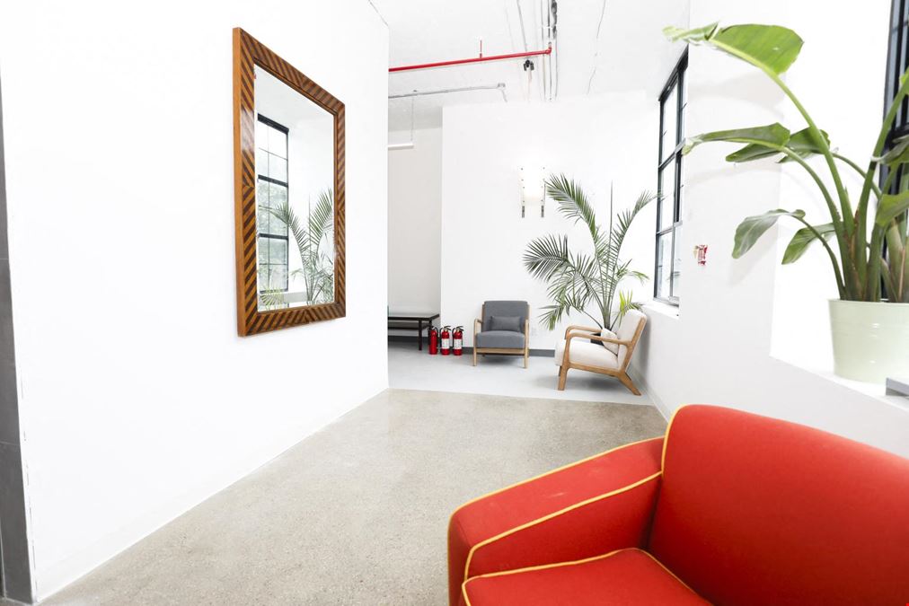 Urban Yard + Footbridge + Queensbridge Studios in Prime Location LIC, Queens