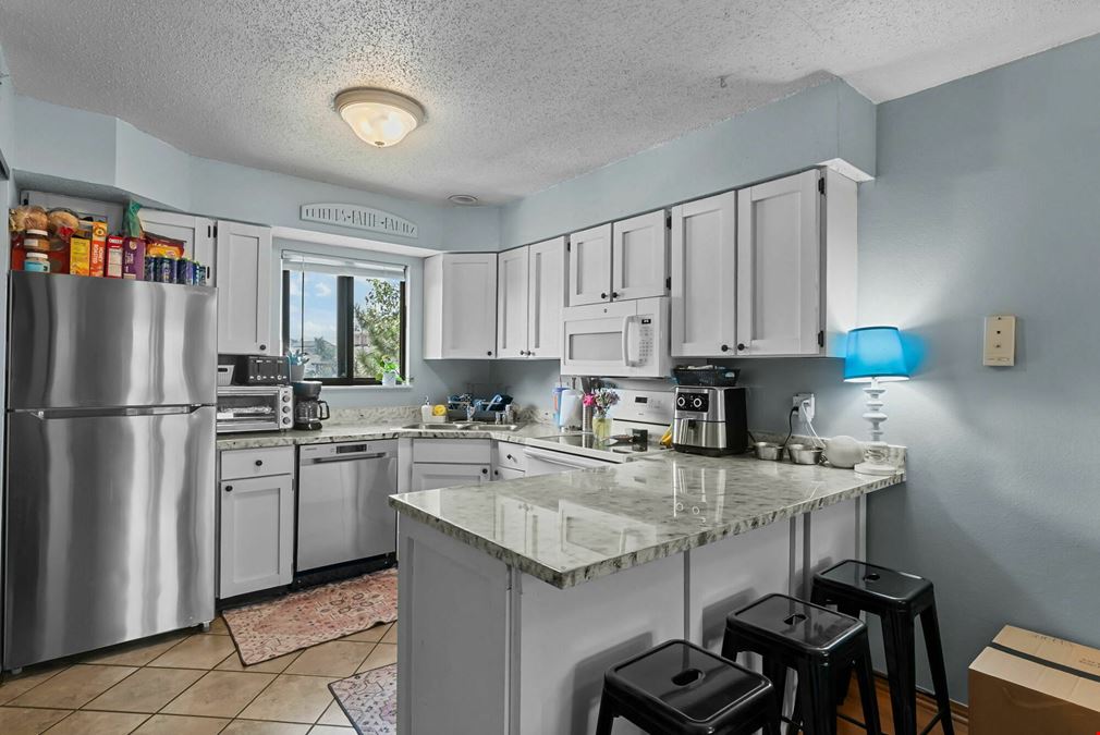 8942-8948 Eden Ave