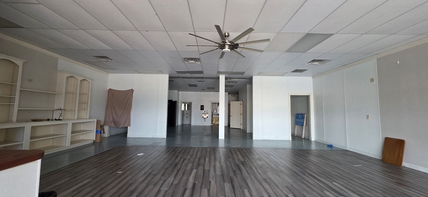 4111 Fairmont Pkwy