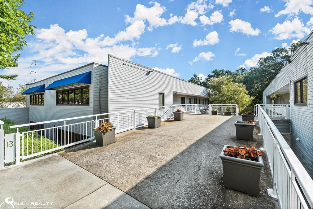 Sandy Springs Wellness Center | Two Office Suites | ±1,127 SF & ±886 SF
