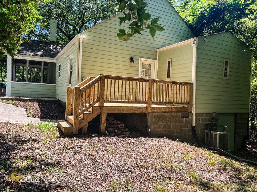± 1,200 SF Commercial House