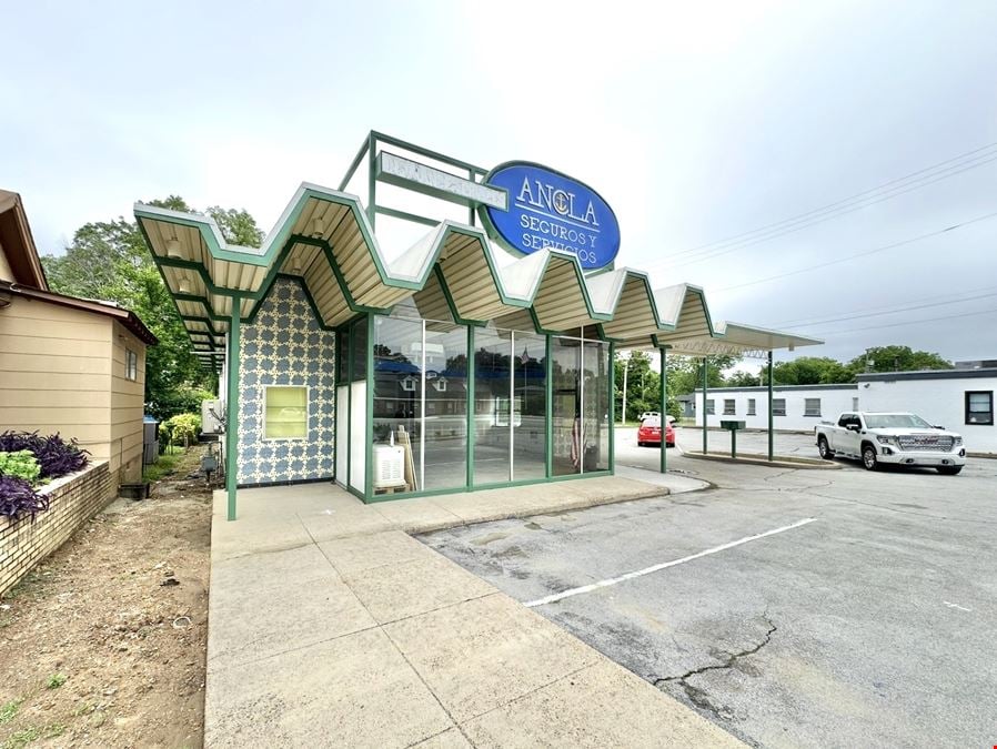 890 SF Office/Retail Space for Gross Lease on Brainerd Rd
