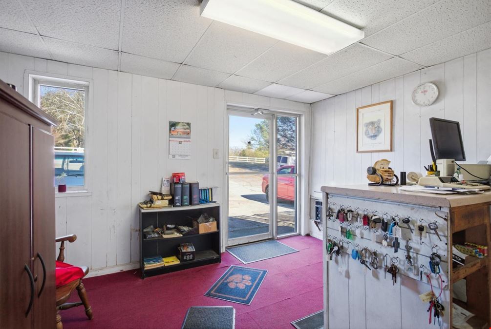 2,400 SQ FT Warehouse- Central, Near Clemson