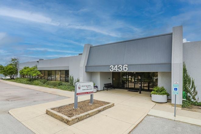 Preview of Office space for Rent at 3436 N Kennicott Ave