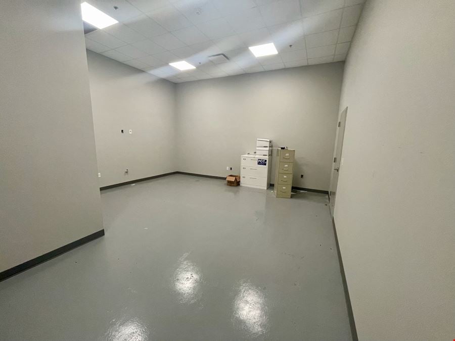 Retail Showroom / Warehouse