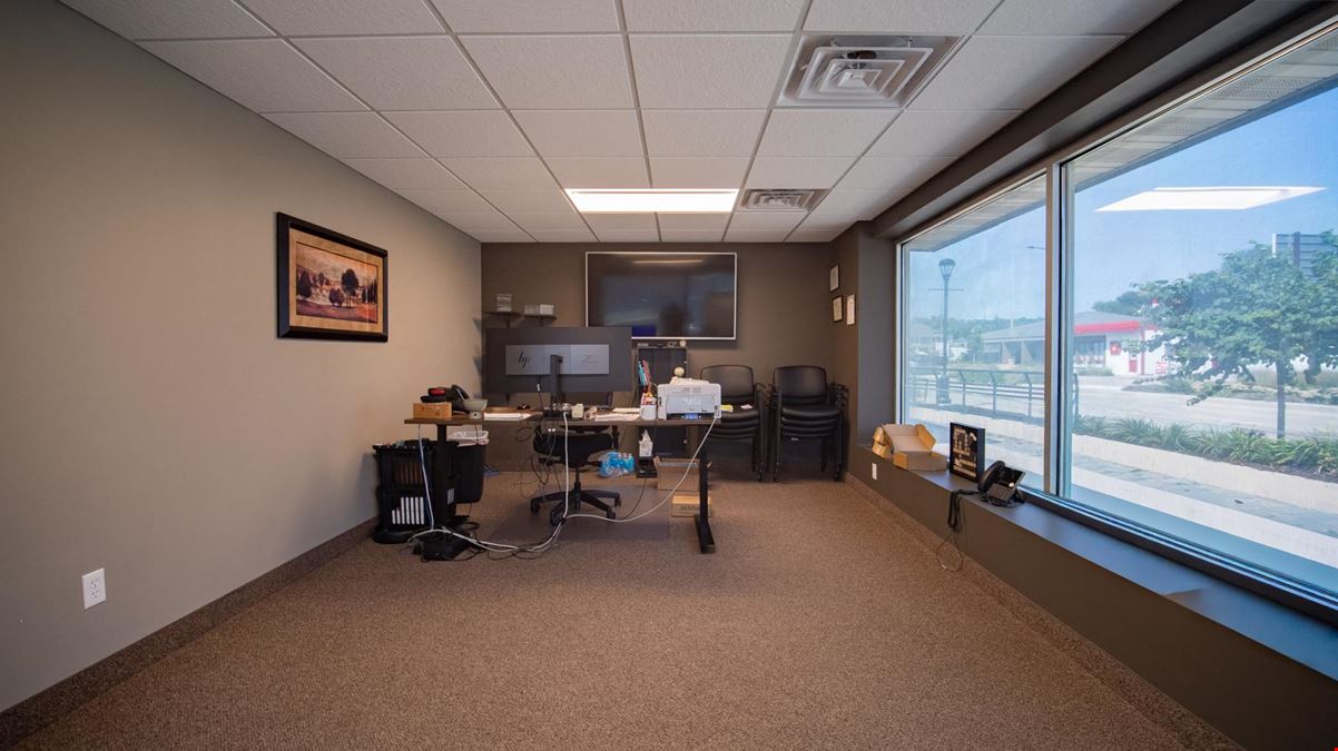 Flexible Commercial Space on Broadway Ave