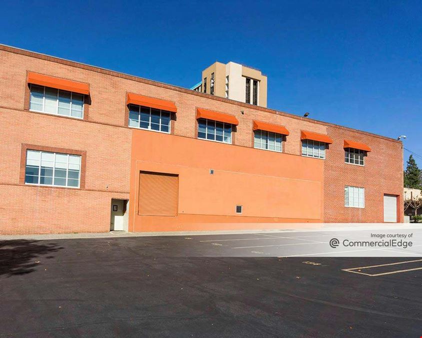 100 East Tujunga Avenue