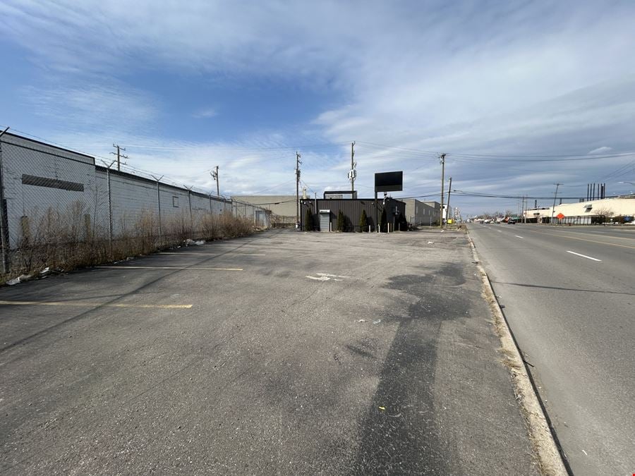 Detroit - Freestanding Retail/Industrial Building