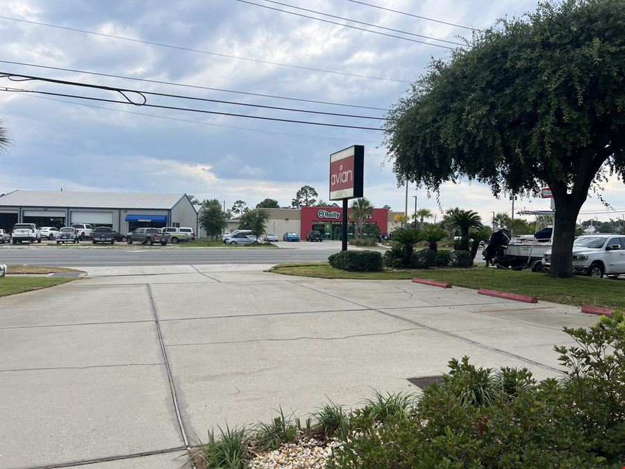 1813 Navy Boulevard