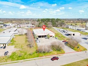 Industrial Warehouse with ±20’ Clear Height on ±1.8 Acres