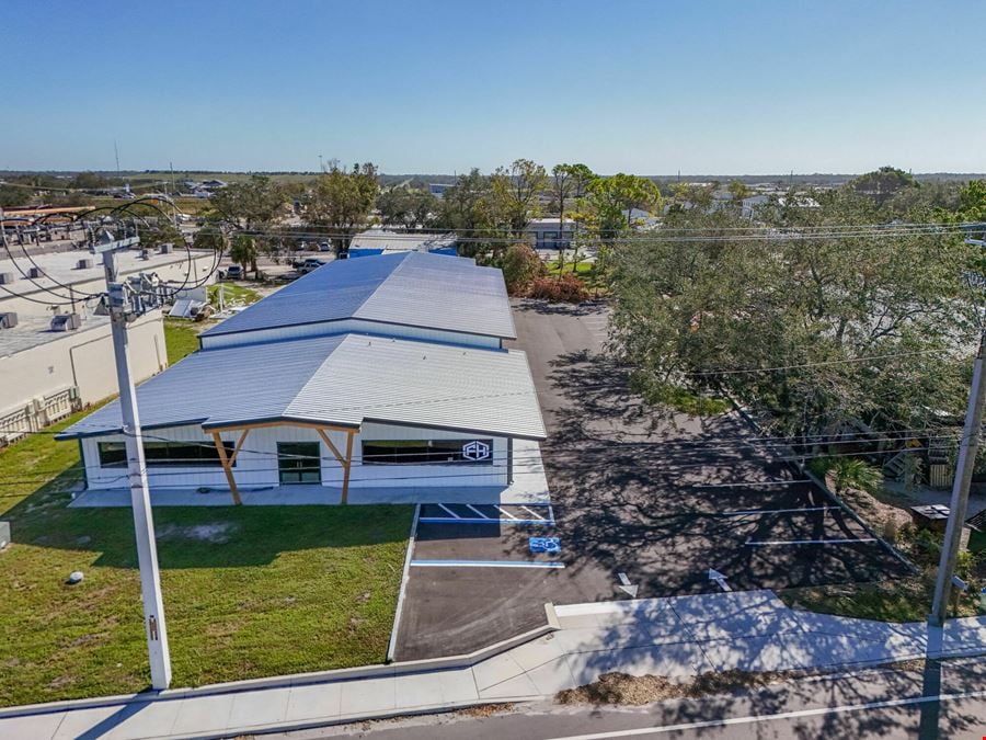 Cattlemen Road Industrial Building with retail showroom