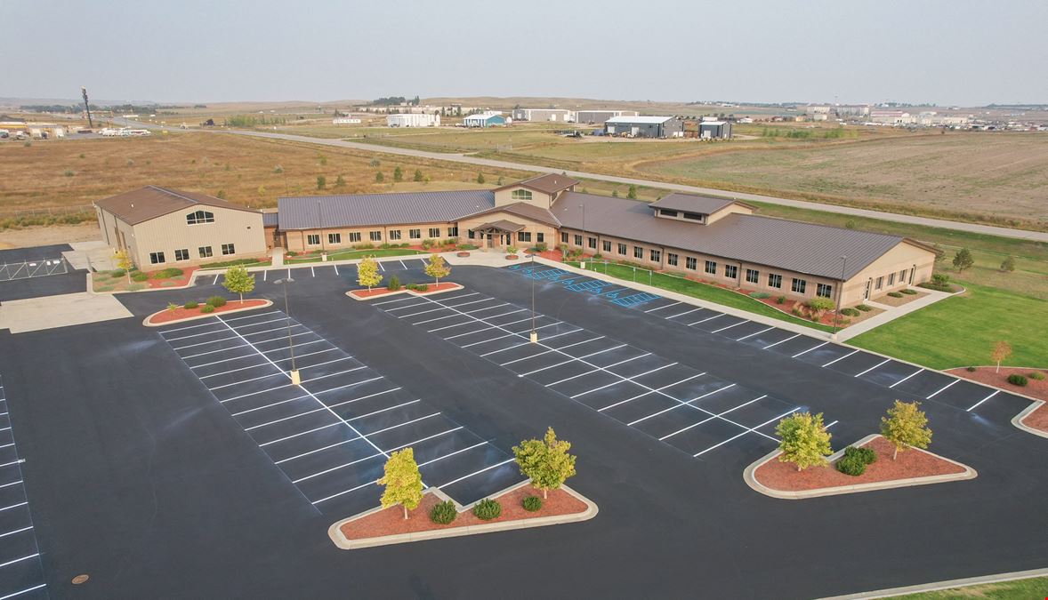 ±17,000 SF Office Space & Yard | Williston ND