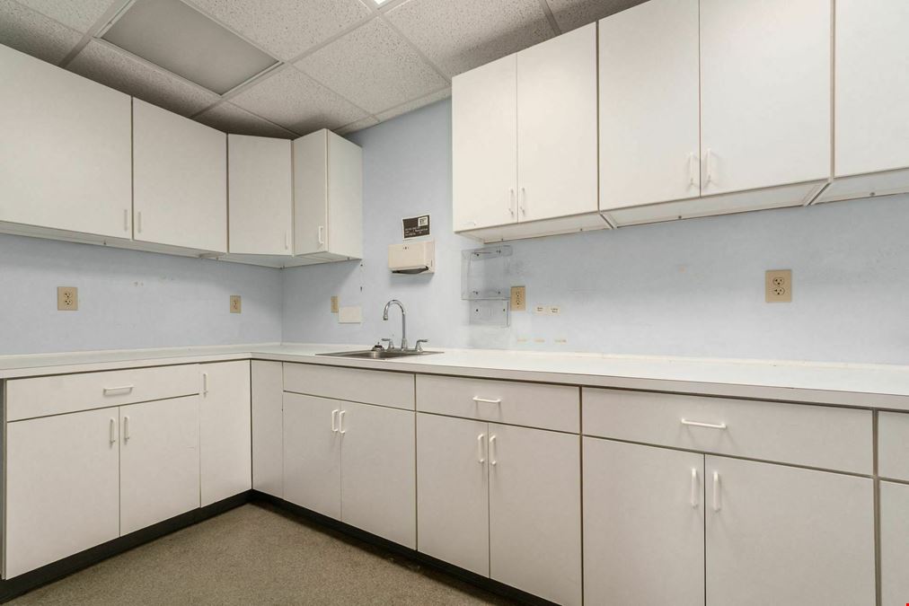 5180 E Main St, Suite E2