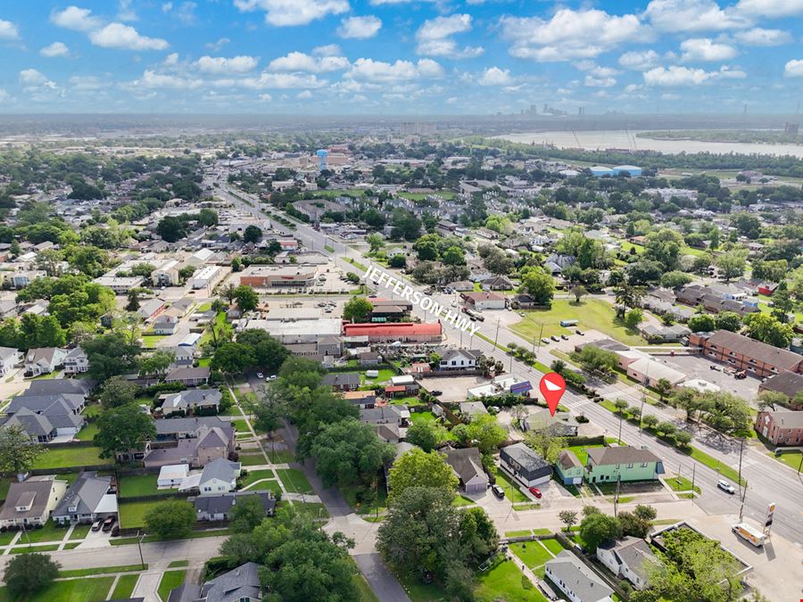 Freestanding ±1,111 SF Commercial Space Fronting Jefferson Hwy