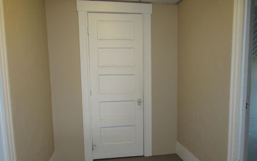 12 Lindell Ave
