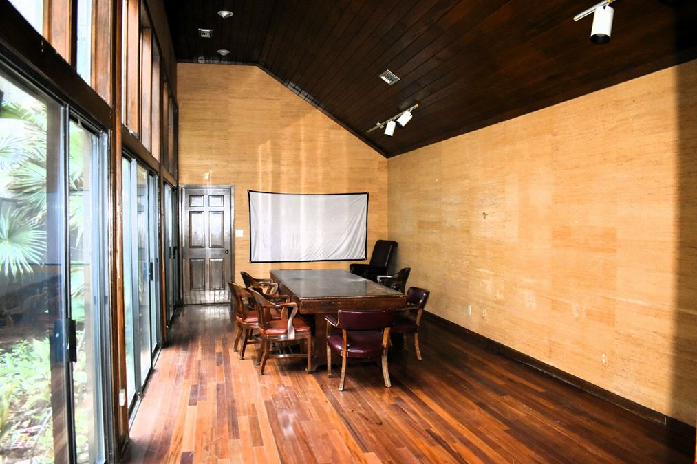 557-559 S. Lawrence St. Office Suites
