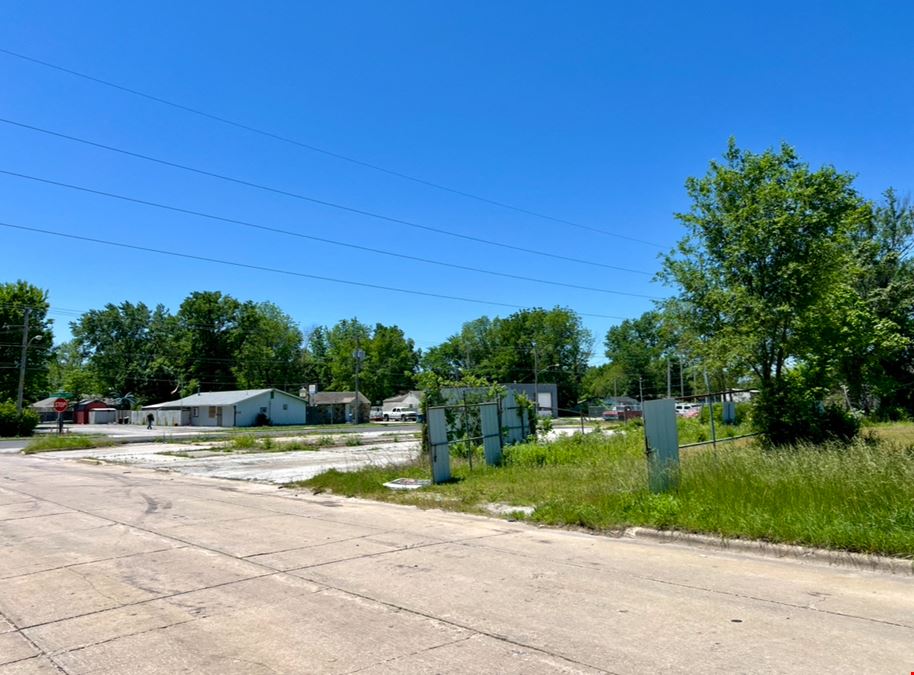 0.52 AC on West Division Street