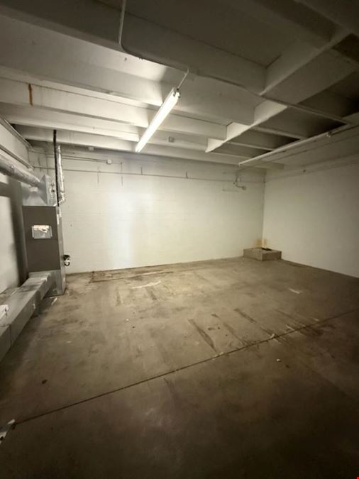 1040 W 4th St, Sale