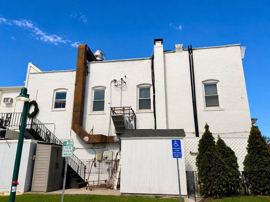 551 E Putnam Ave