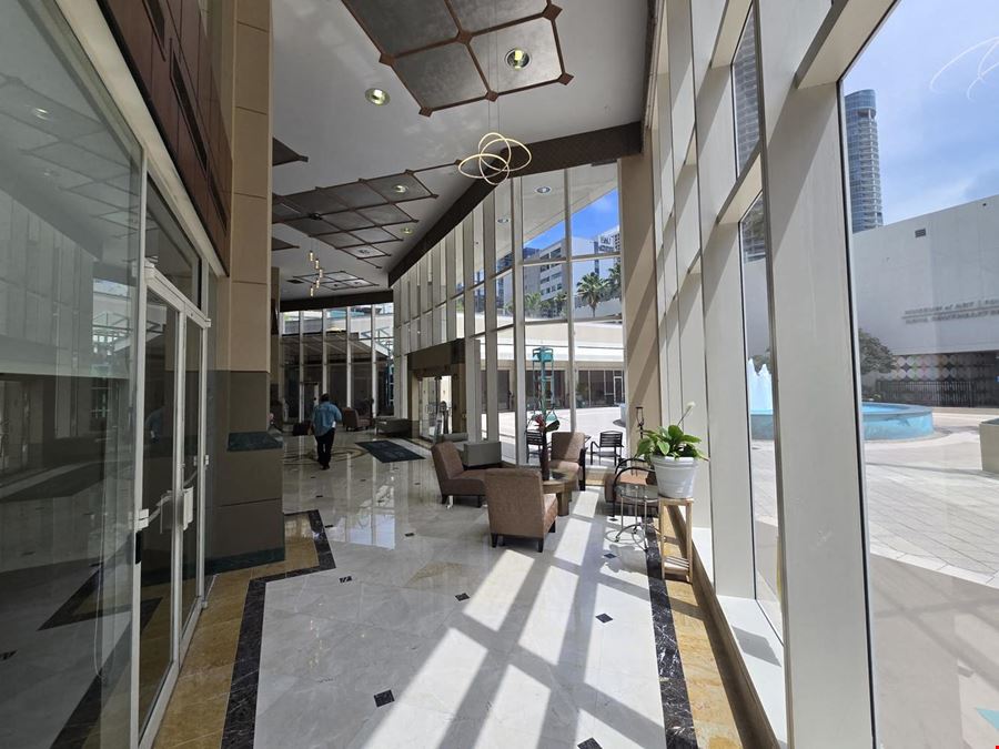 PREMIER OFFICE: Amazing opportunity to lease!