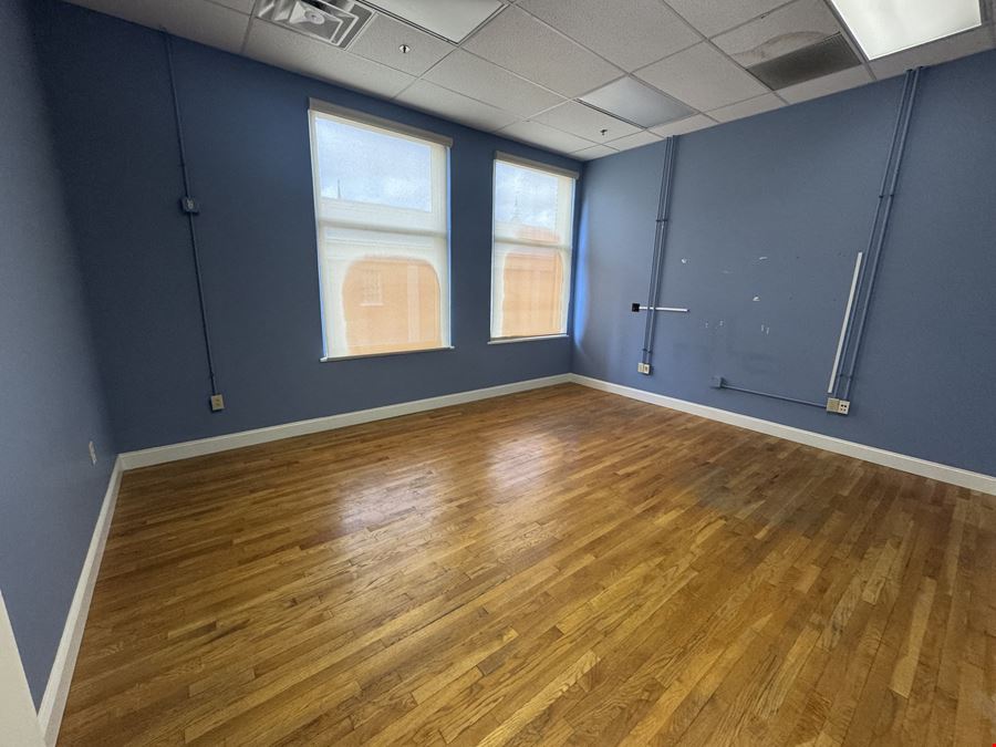 236 W Main St
