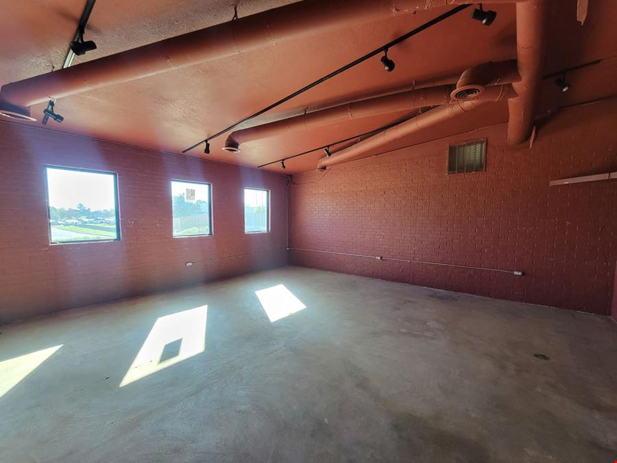 3,628 SF Restaurant Building For Lease