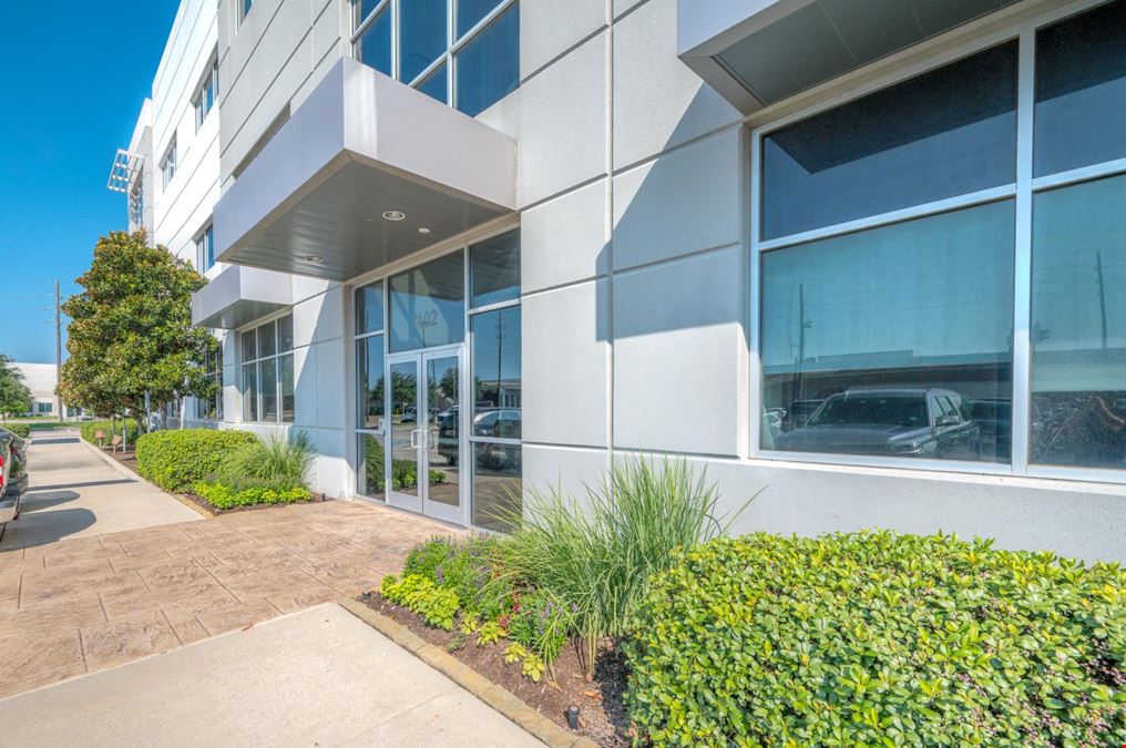 7102 N. Sam Houston Parkway W.