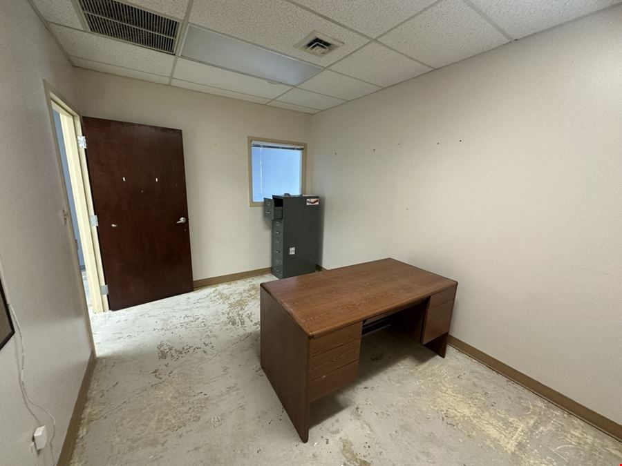 642 Sheridan Dr - 1,900+/- SF Retail Space