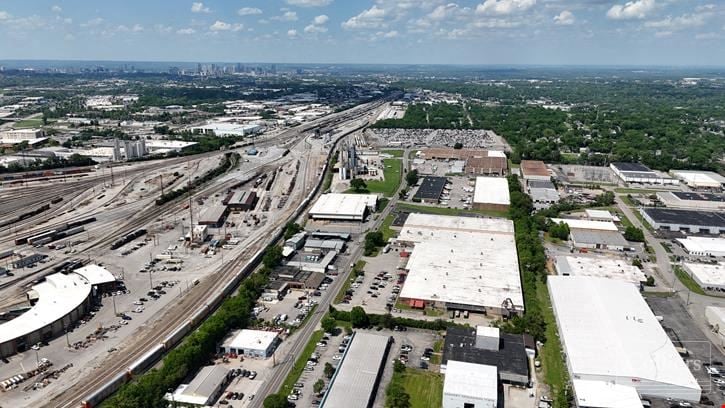 166,327 SF Warehouse For Lease