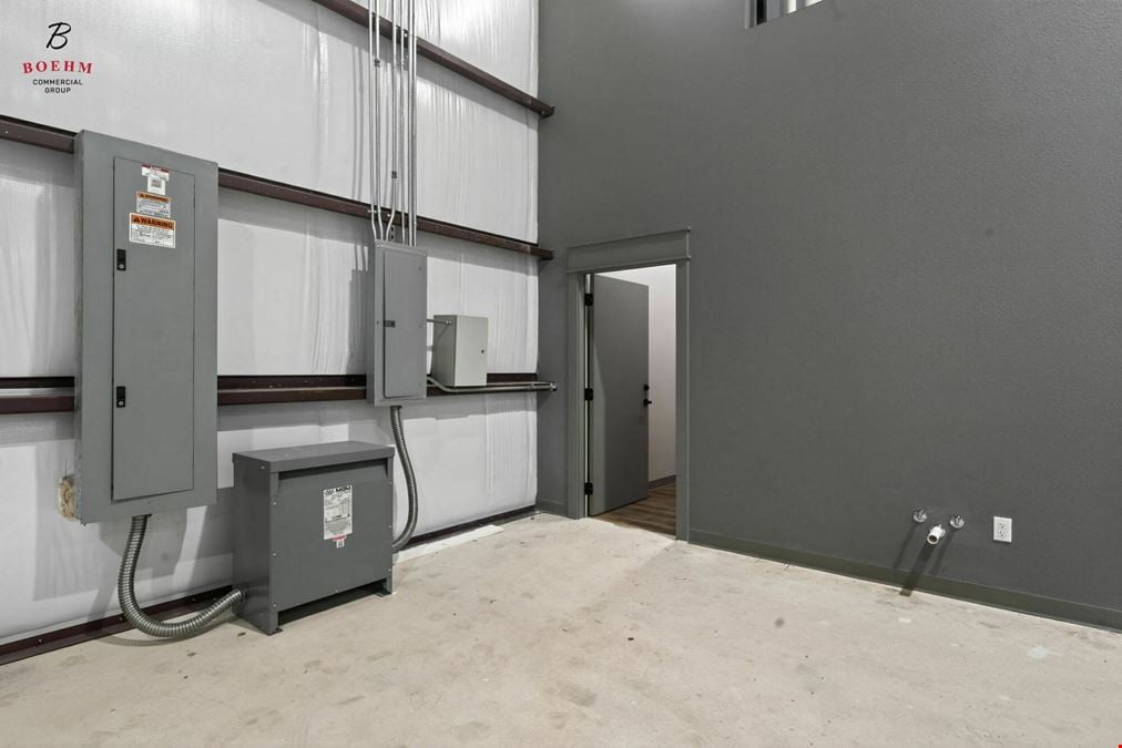 Warehouse/Office Building For Lease in Boerne Texas