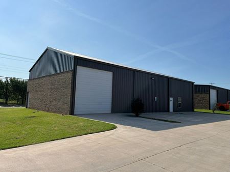 Preview of Industrial space for Rent at 11305 N Western Ave