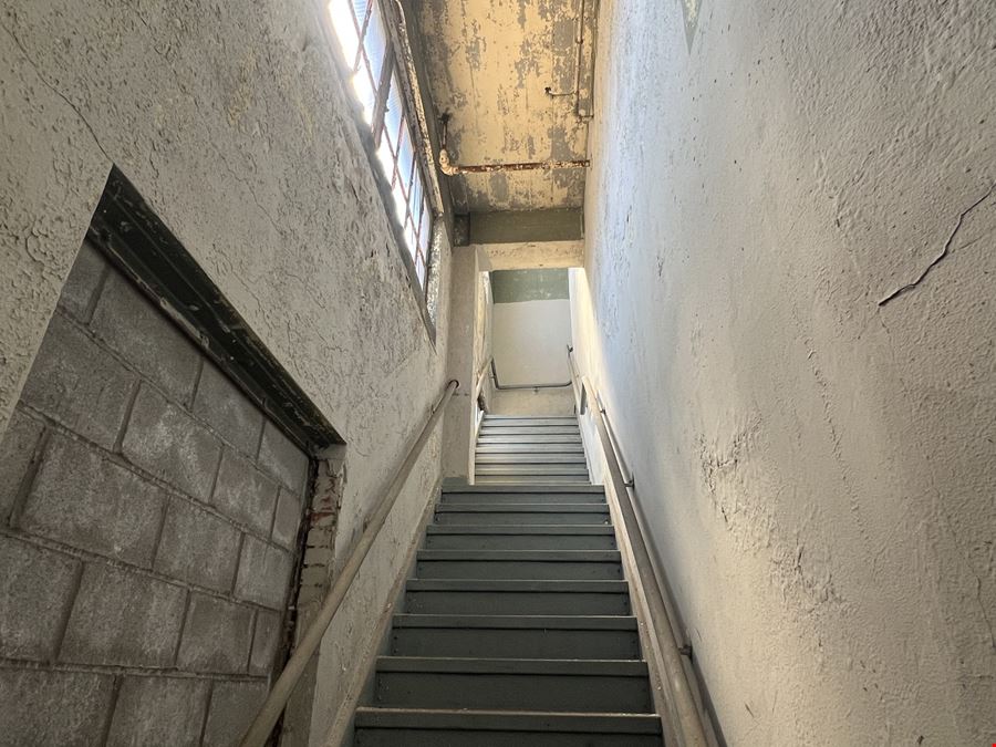1471 Main St