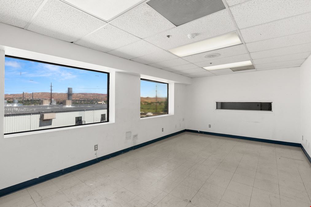 Office and Shop Space Near I-15 & Costco