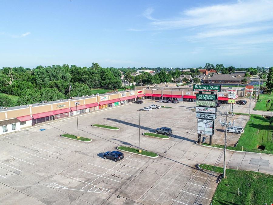 Village Oaks Shopping Center