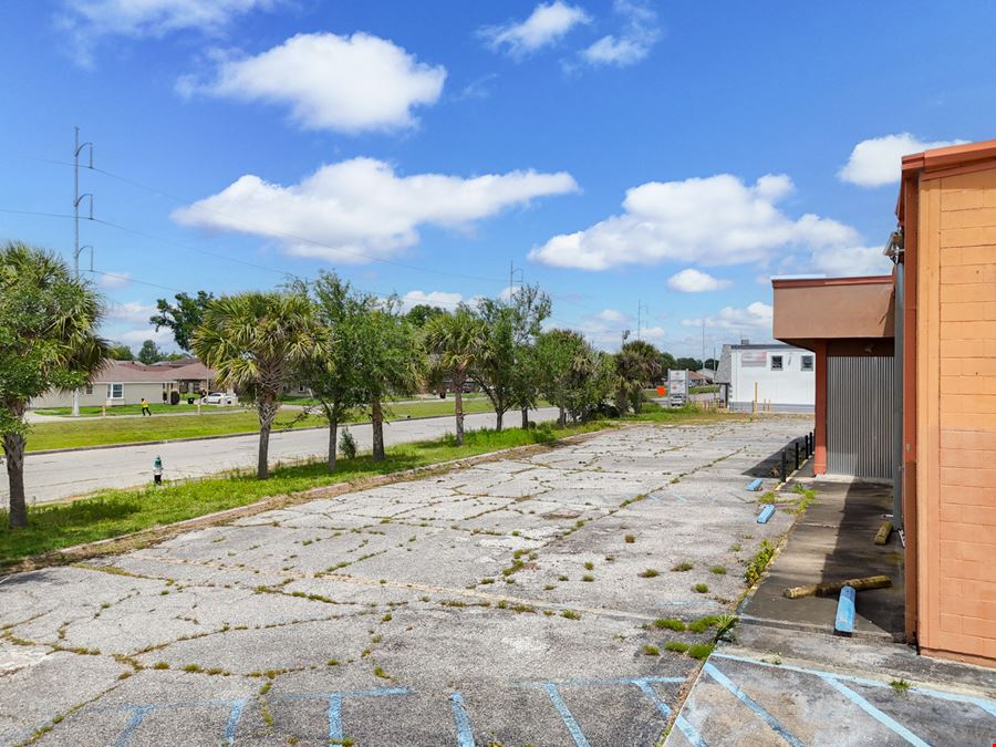 ±19,870 SF Retail Redevelopment Opportunity Near I-10