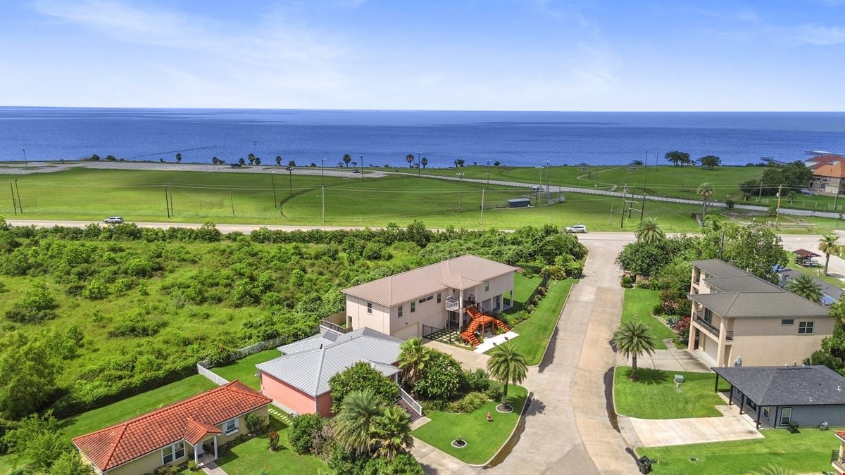 Coastal Charm in San Leon – Minutes from the Bay