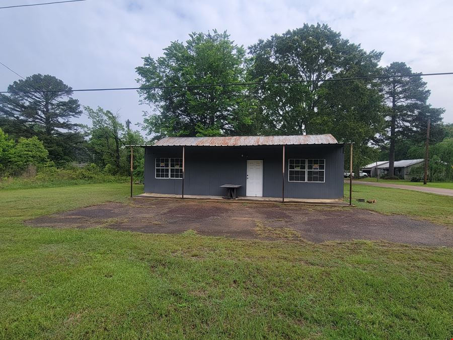 1,008 SF Commercial Shop For Sale