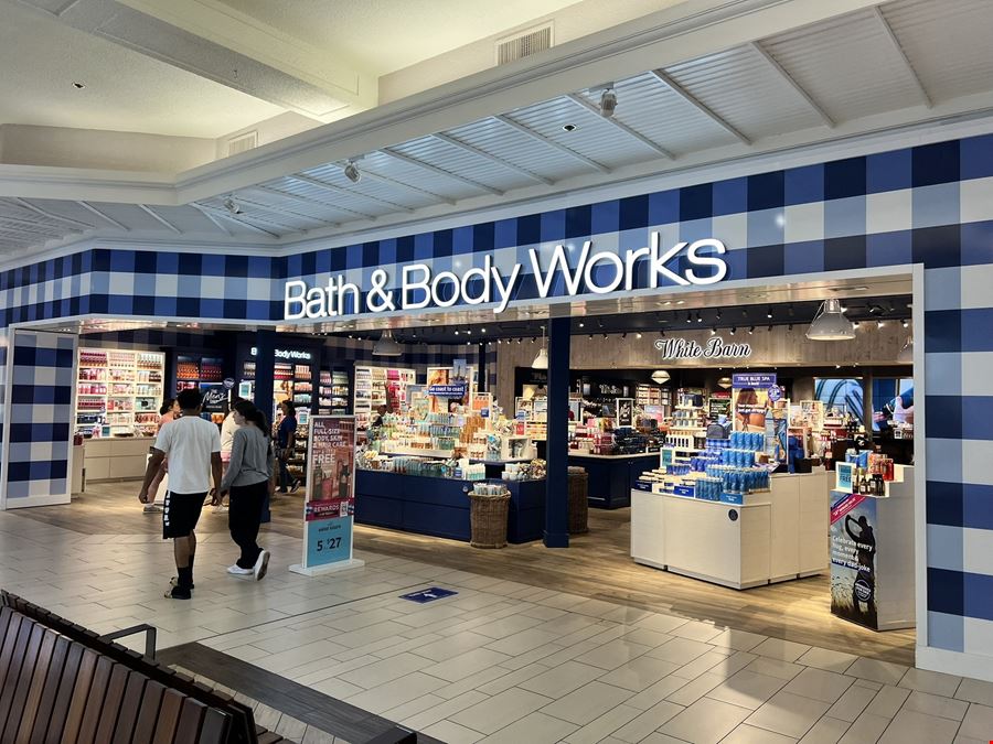 Acadiana Mall For Lease