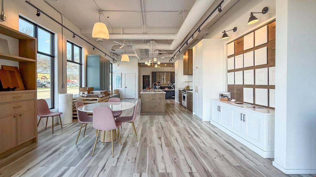 Excellent opportunity to sublease a high-profile retail unit in the Capri-Landmark area.
