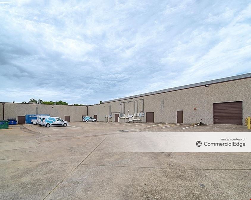 2900 Gateway Drive & 6025 Commerce Drive
