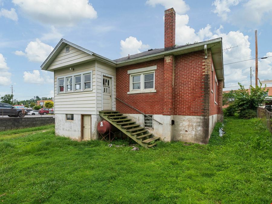2652 Hendersonville Rd.,
