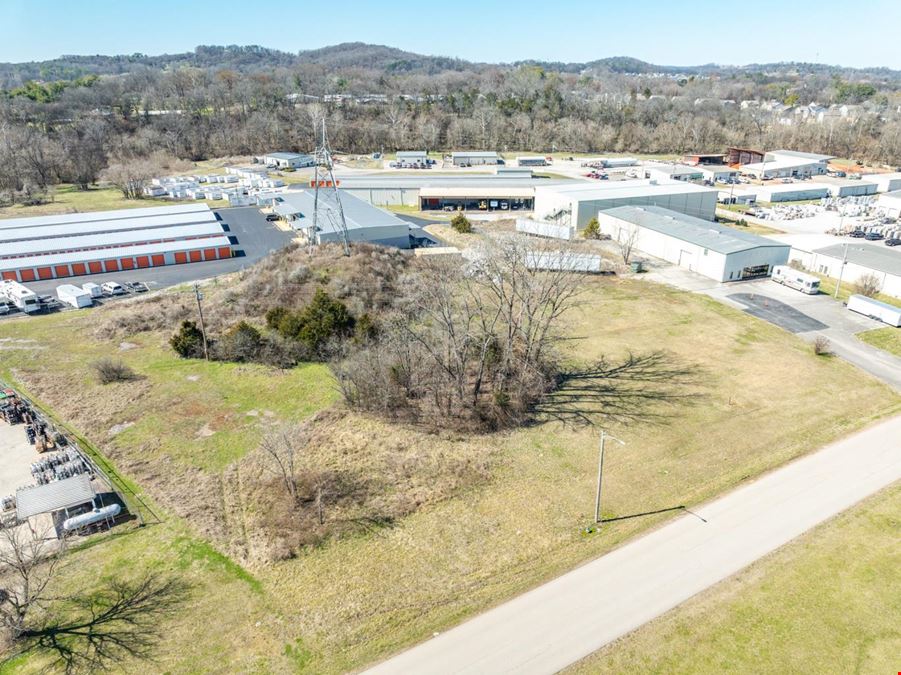 1 Tradewind Dr, Columbia TN