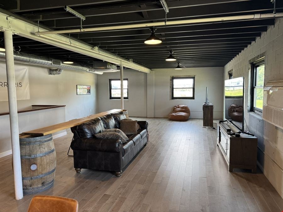 4,960 Square Foot Industrial/Flex Building